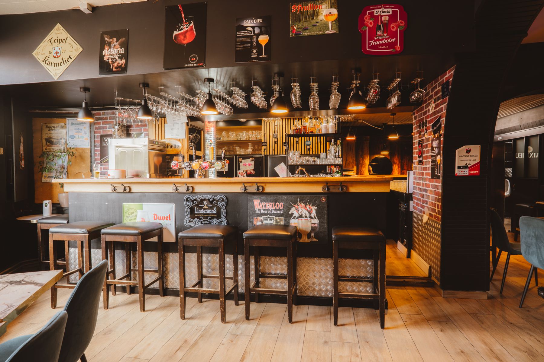 Le comptoir du café